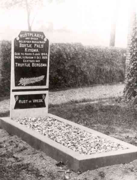 Grave of Bontje Pals and Trijntje Jans Kingma in Lions