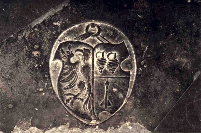 Het Kingmawapen in de kerk te Zweins.