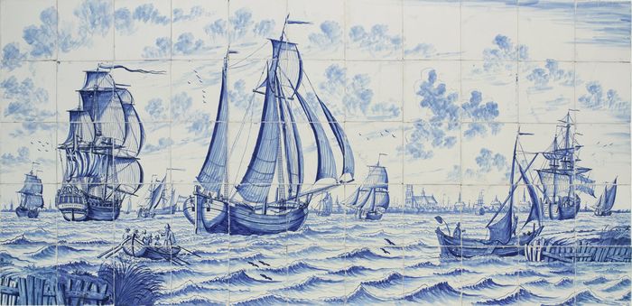 Tegeltableau met het kofschip ‘De Twee Gebroeders’ van Hylke Jans Kingma; hij staat zelf als koopman in de sloep. Dirk Jacobs Danser (1699–1763), Fries Scheepvaart Museum, via Het Geheugen van Nederland