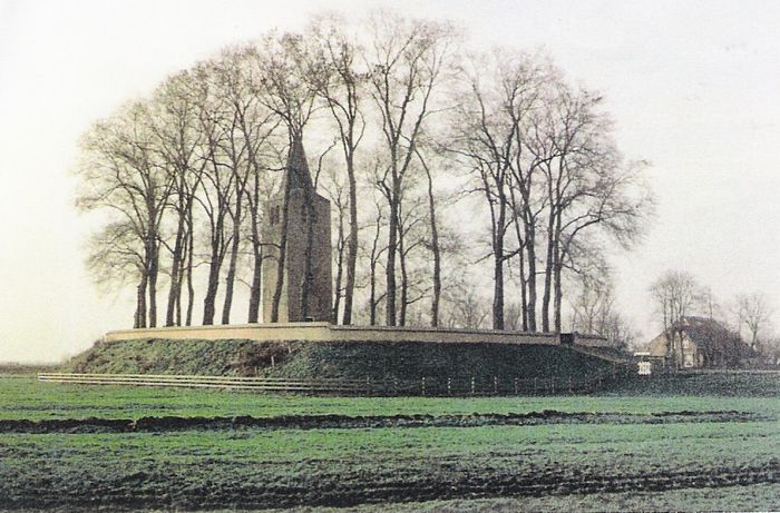 De terp en de kerk van Easterwierrum (Oosterwierum).