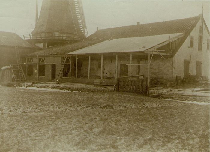 De oliemolen van Kingma in Makkum, 1908