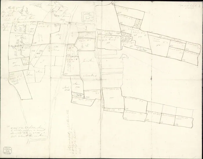 Plattegrond van de eigendommen van het Sint Jansleen te Ried, negentiende eeuw, met kadastrale nummers en de namen van de naastliggers; linksonder het stempel van het archief Van Beyma thoe Kingma.